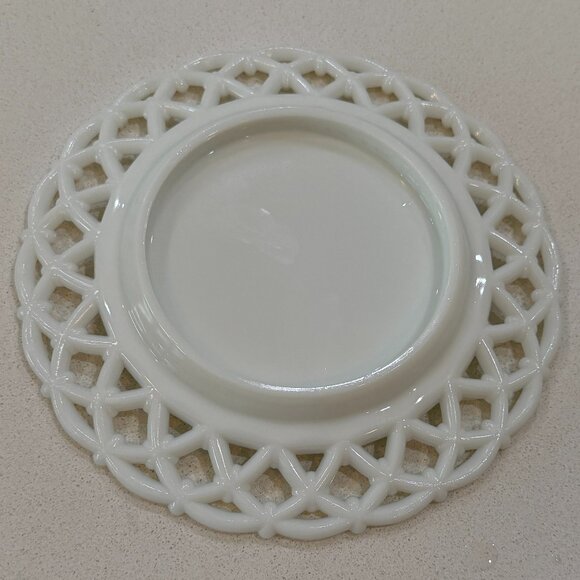 Vintage 1940s Milk Glass Lace Edge Plate - Picture 3 of 5